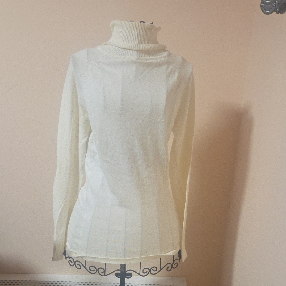 J.J. Basics Cream Turtleneck Sweater Size M
